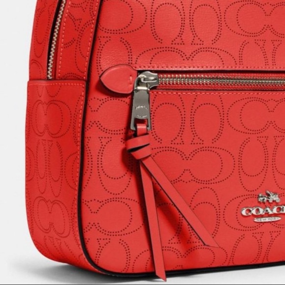 A medium backpack - Picture 10 of 11